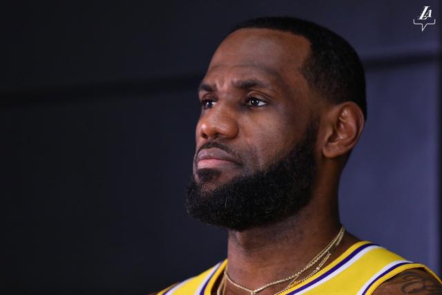 利拉德绝杀字母哥20+14 雄鹿终结火箭5连胜