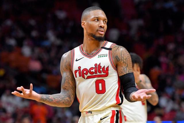 王哲林35+16上海胜同曦 贺希宁31分深圳胜北控